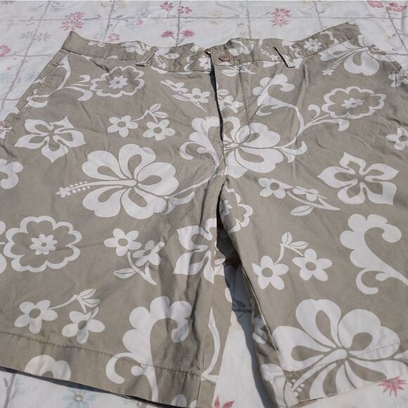 Islander Gray Floral Print Pockets Zipper Shorts 4 - Picture 1 of 10